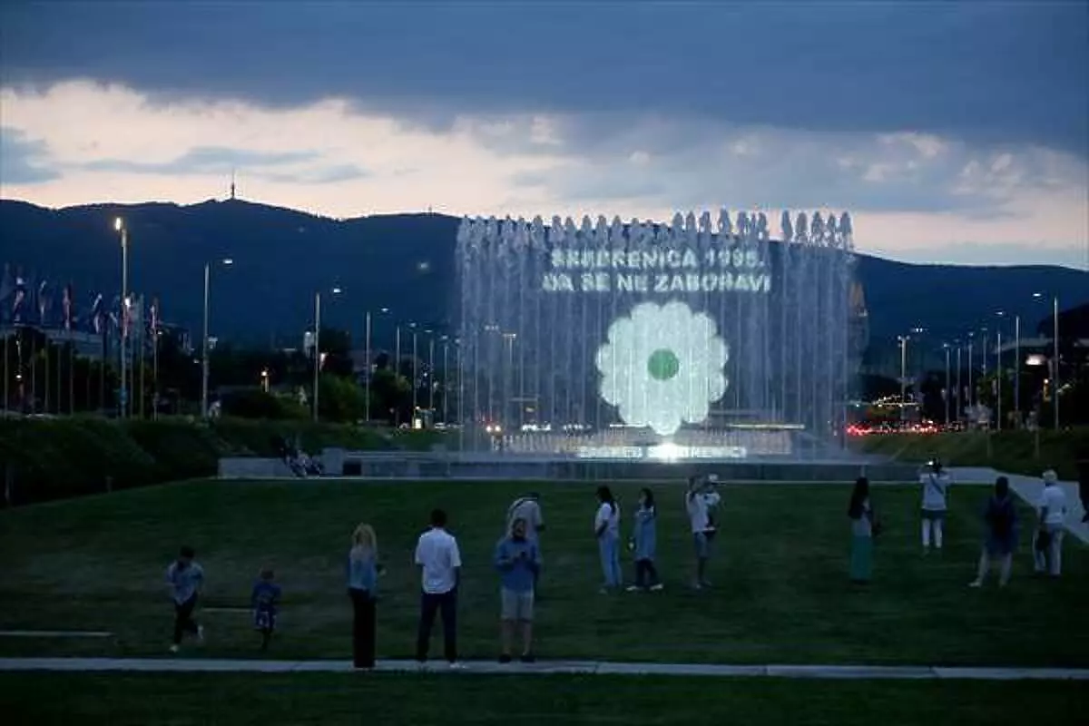 U Zagrebu projekcija Cvijeta Srebrenice u znak sjećanja na žrtve genocida