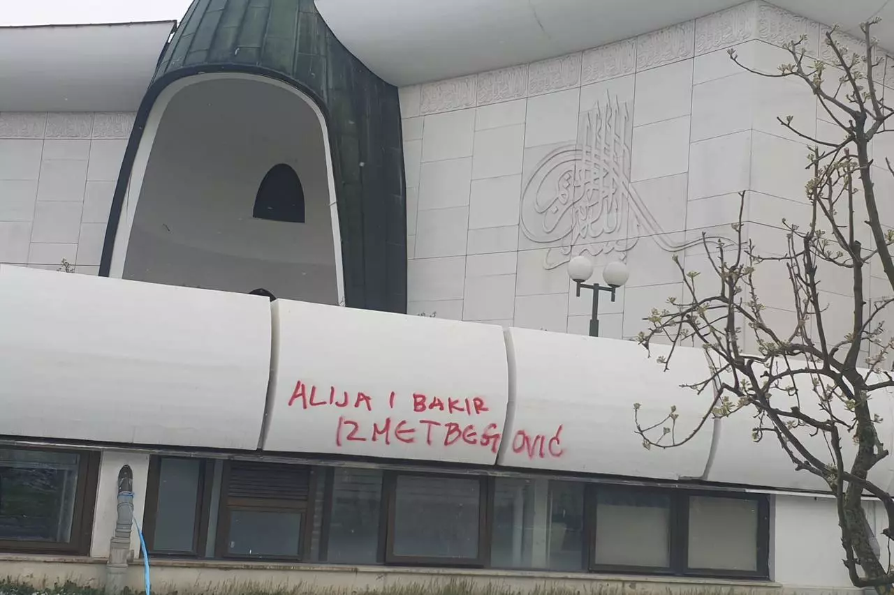 Uvredljivi grafiti osvanuli na zagrebačkoj džamiji: Najoštrije osuđujemo ovaj gnusni čin