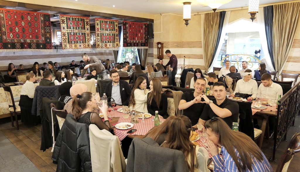 Omladinski iftar u Sofri na Vrbanima okupio stotinu mladih