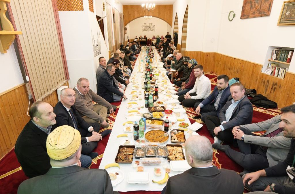Zastupnik Hodžić i predstavnici lokalne vlasti na iftaru u Splitu
