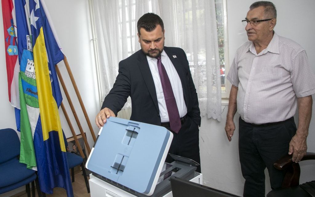 Armin Hodžić donirao tehničku opremu sisačkom Vijeću